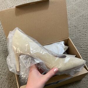 Sz 7.5 BNIB J. Crew tan suede pumps